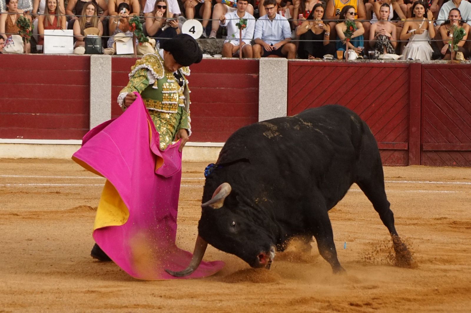 Javier Castaño se despide de Guijuelo y Damián Castaño, su hermano, e Ismael Martín salen a hombros en Guijuelo