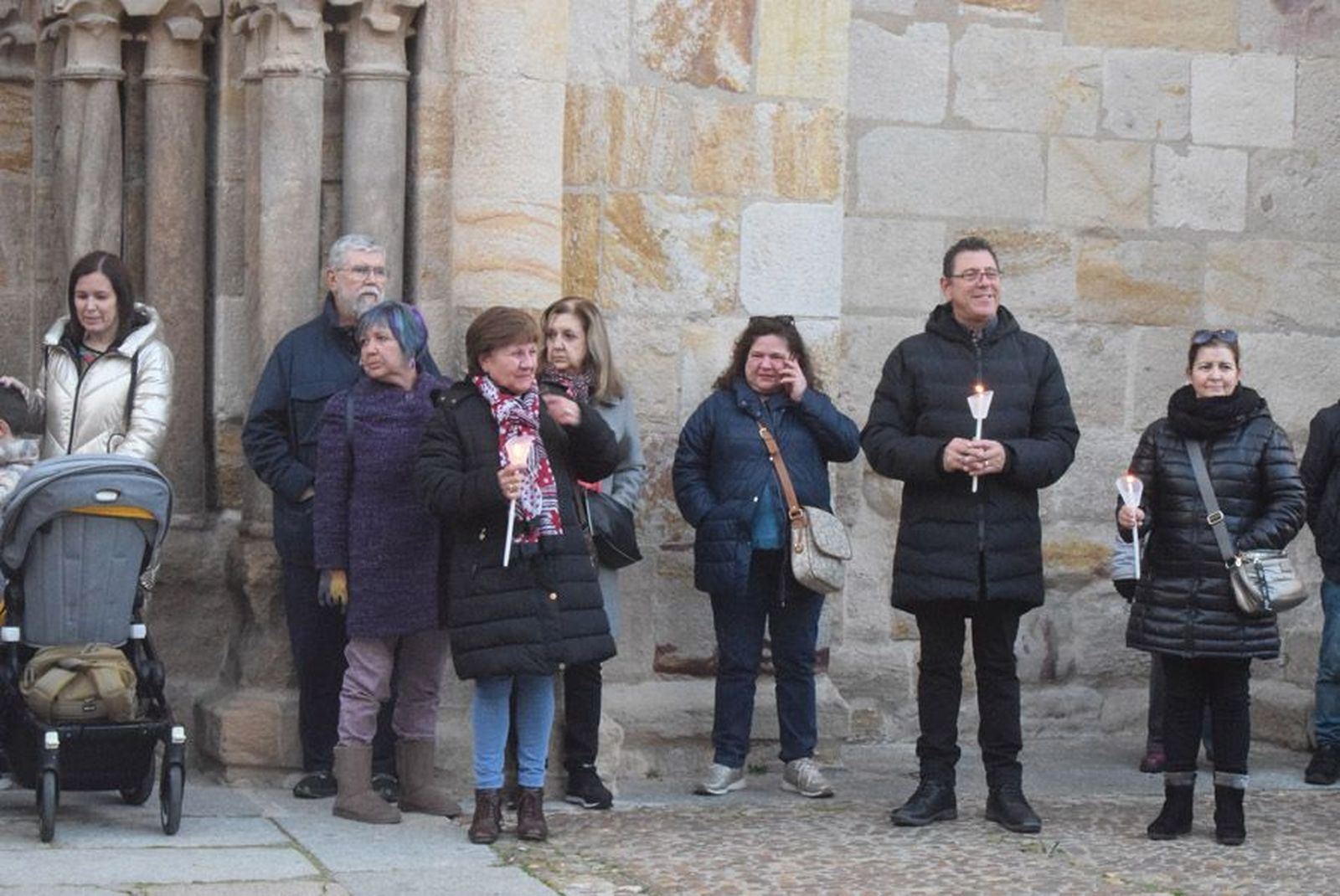 las-candelas-vuelven-a-unir-la-iglesia-de-san-juan-con-la-de-san-vicente-48