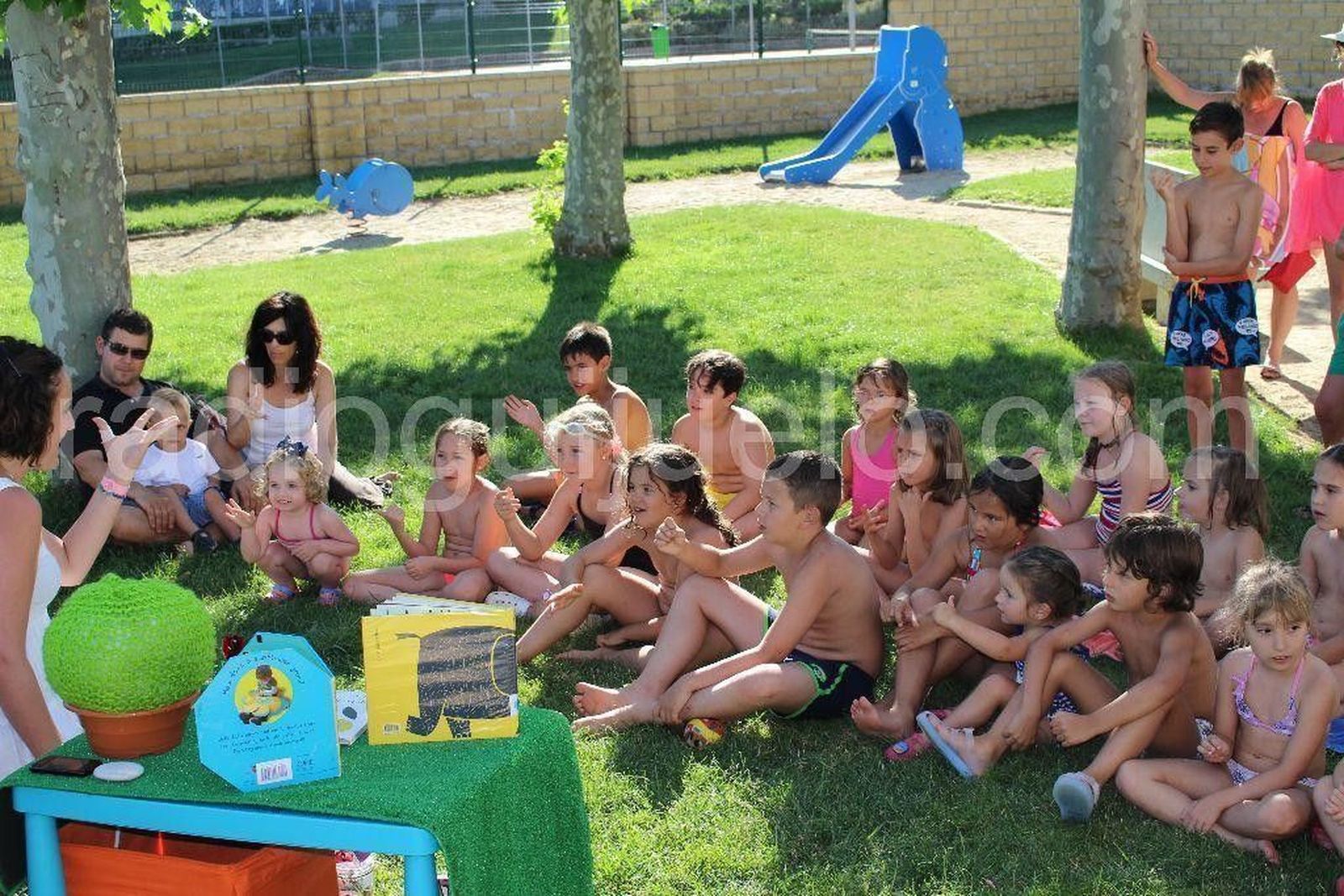 Los cuentos se hacen un hueco en la piscina