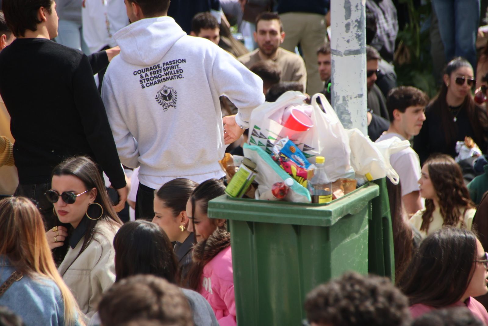 Un multitudinario Lunes de Aguas en Salamanca llena la ribera del Tormes