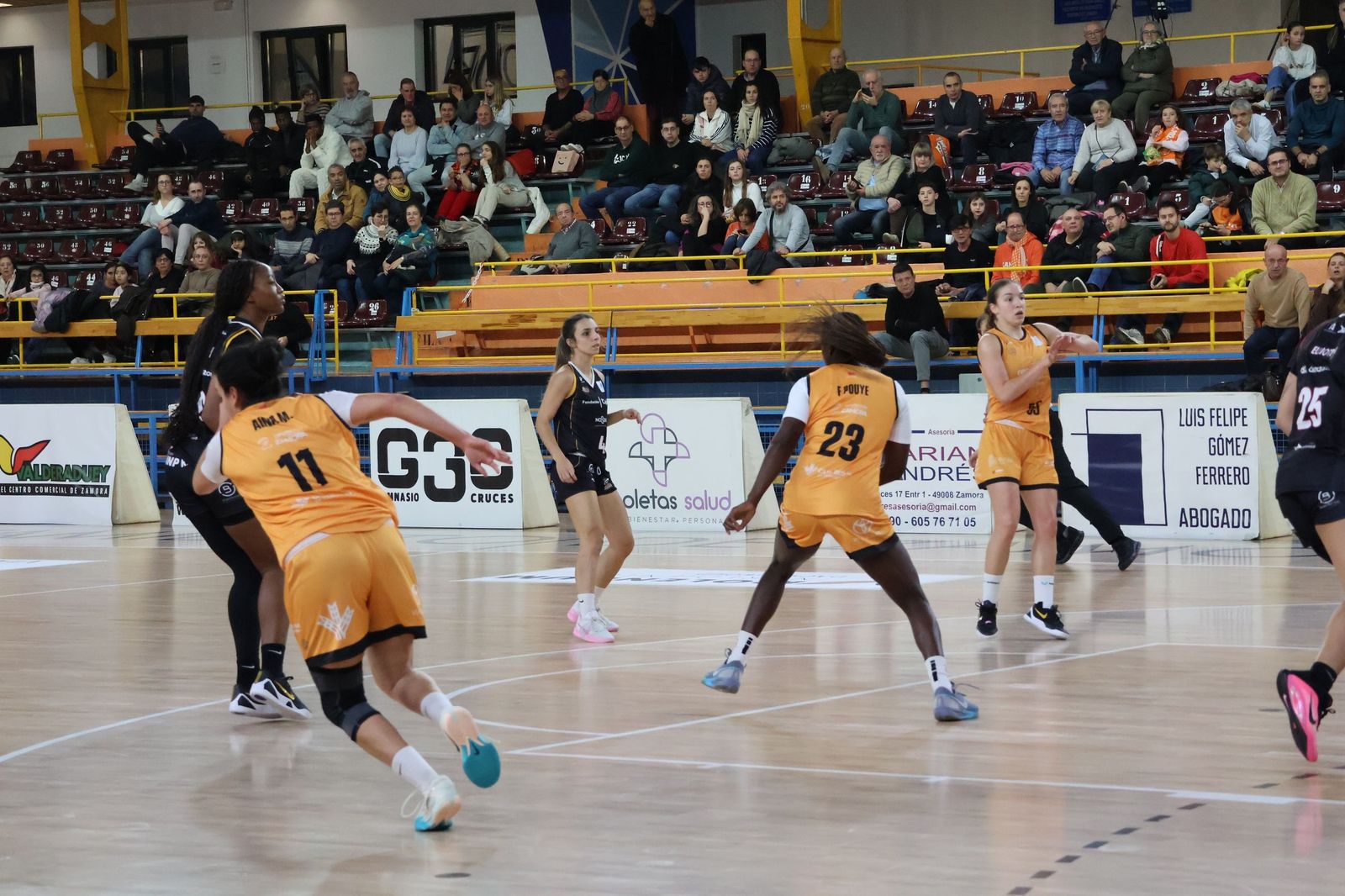 Partido entre CD Zamarat y Cajasol Baloncesto Sevilla