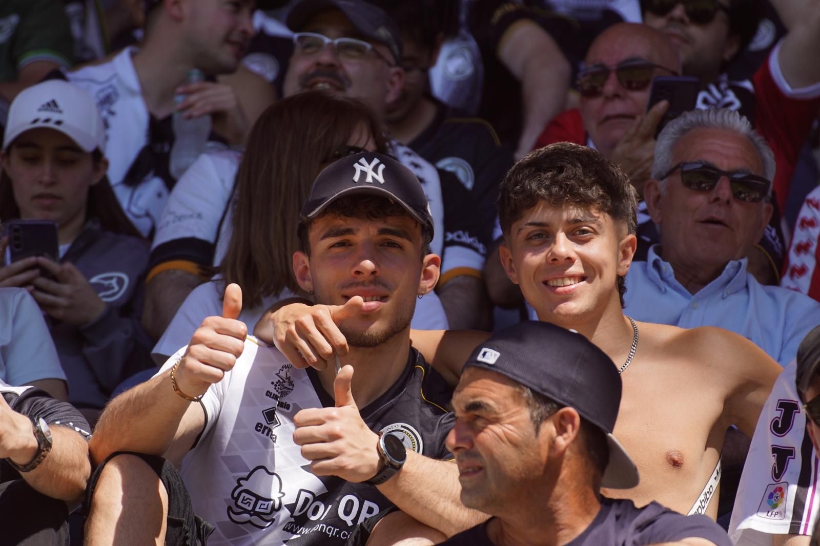 Gran ambiente en la grada para ver el partido entre Zamora - Unionistas en el Estadio Ruta de la Plata