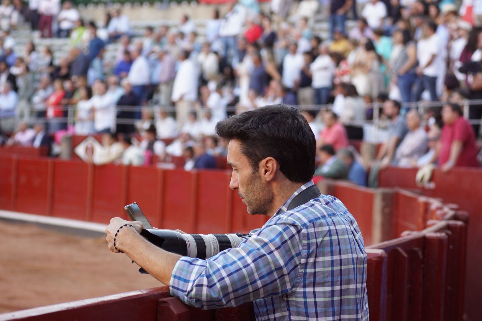 Así se ha vivido la primera corrida de la feria 2025 en La Glorieta: imágenes del ambiente en los tendidos y en el patio de cuadrillas
