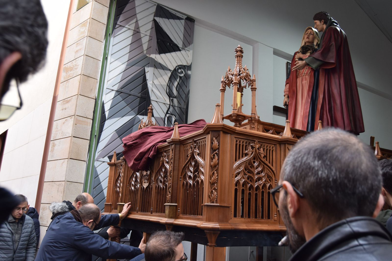 traslado-de-los-pasos-de-semana-santa-a-la-carpa-1