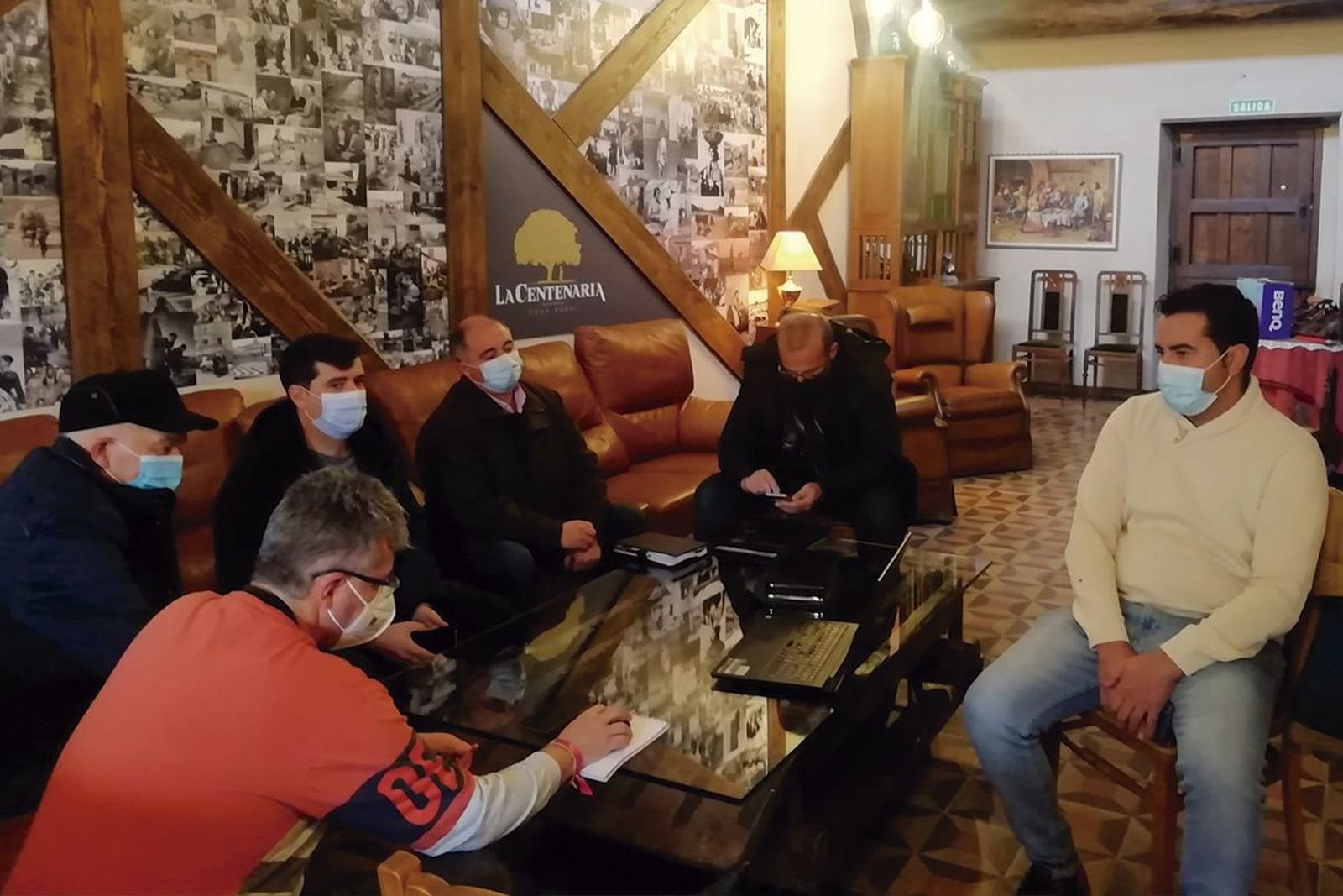 Un momento de la reunión en la localidad de Alaraz