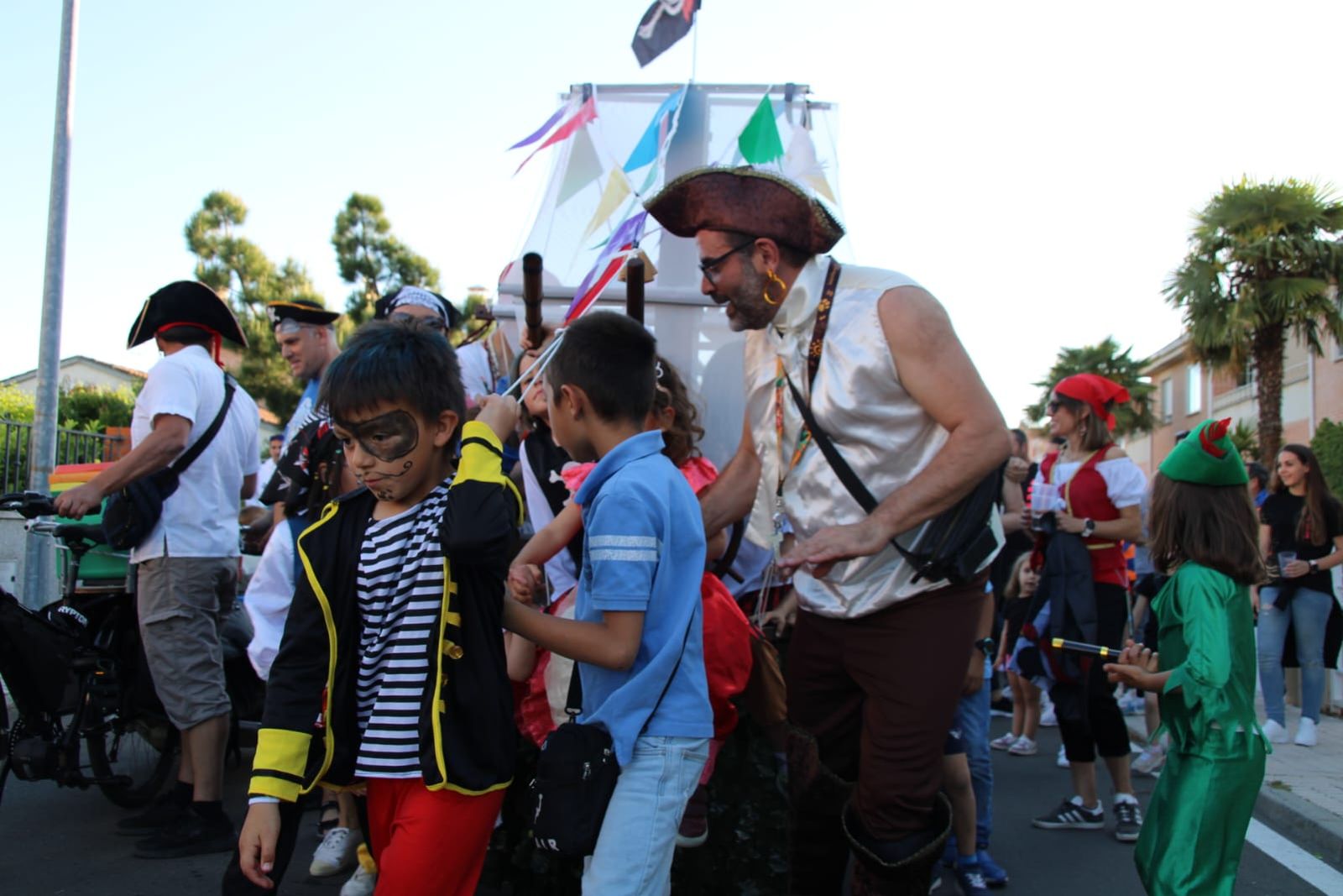 desfile-de-penas-y-pregon-en-cabrerizos-2024-fotos-javier-s-45