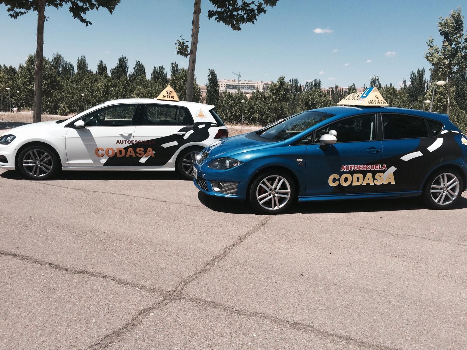 Vehículos de la autoescuela CODASA | Foto cedida por CODASA