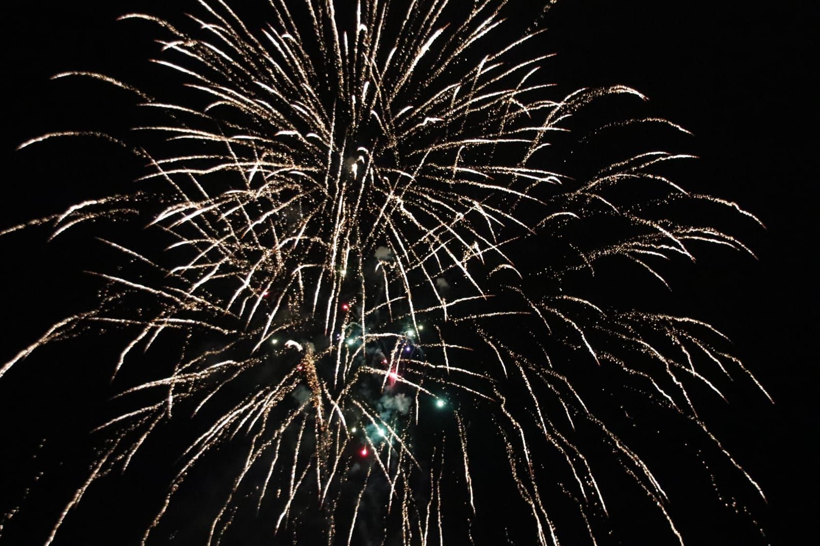 Fuegos artificiales. Fotos Andrea M (2)