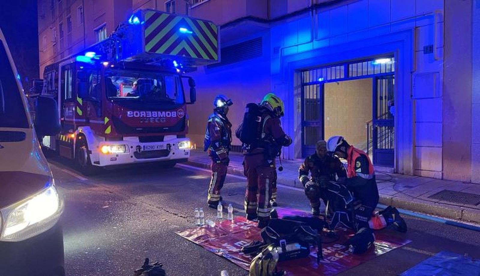 Un incendio en el barrio Vidal moviliza a Bomberos y Policía Nacional y Local