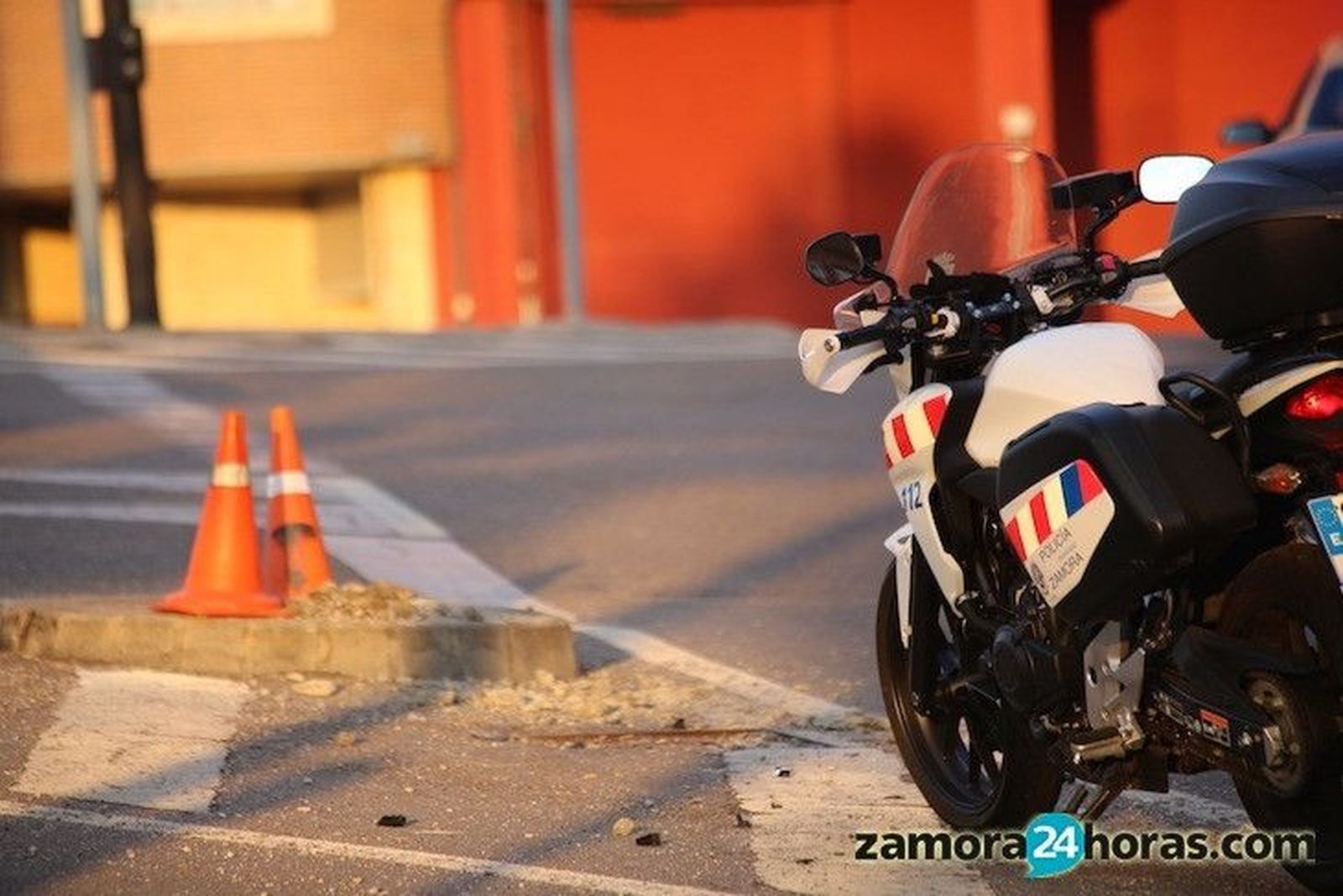 Una colisión entre dos turismos obliga a cortar un carril en Cardenal Cisneros