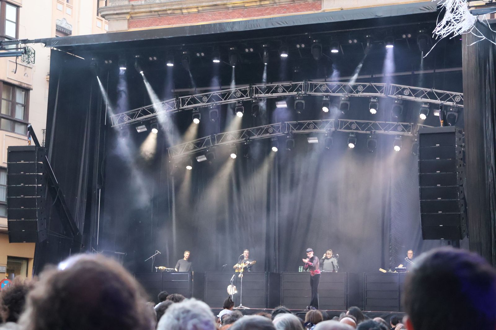 concierto-de-rodrigo-cuevas-en-la-plaza-mayor-de-zamora-17