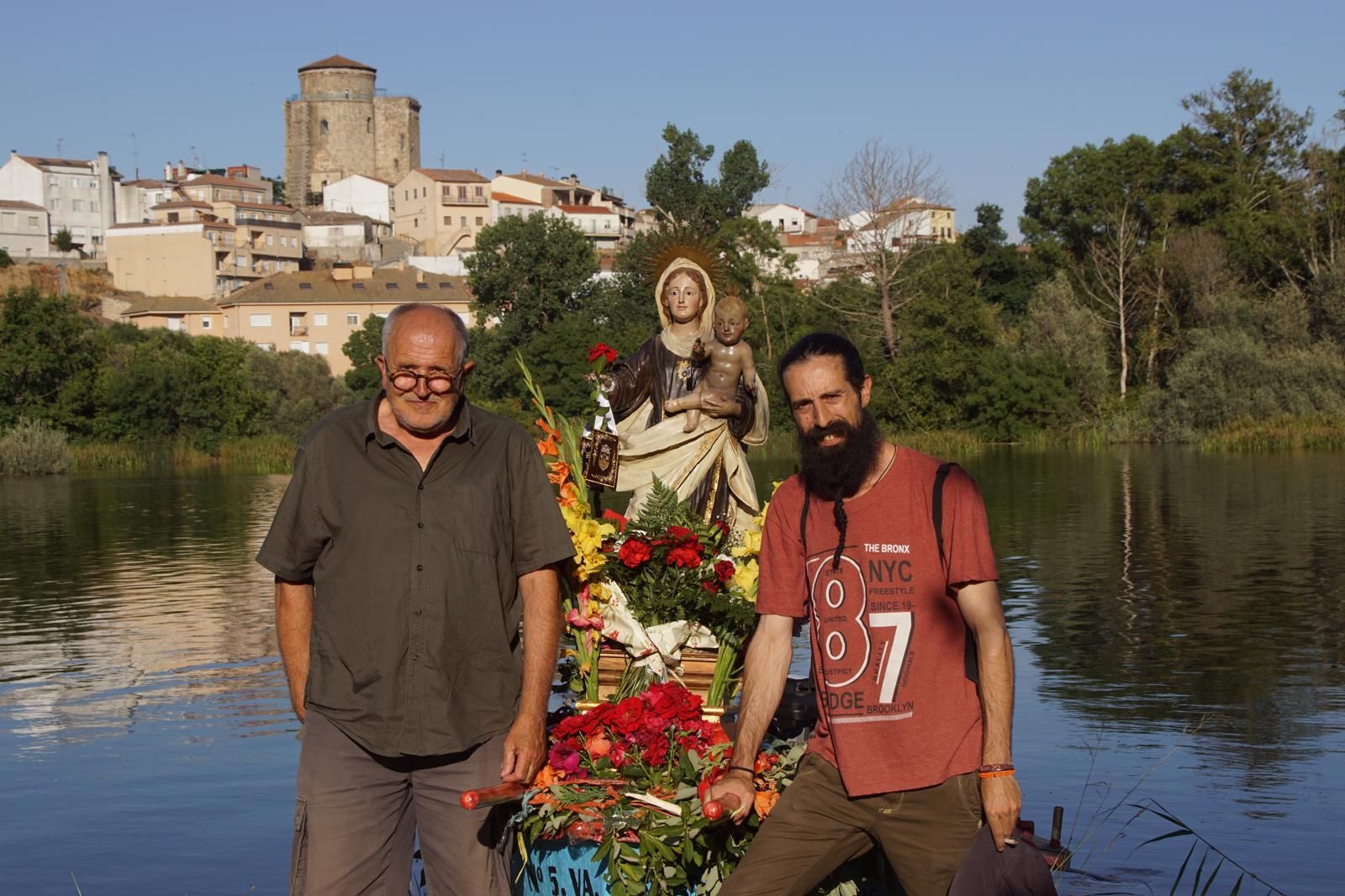 Procesión con la Virgen del Carmen por el río Tormes en Alba (16).jpeg