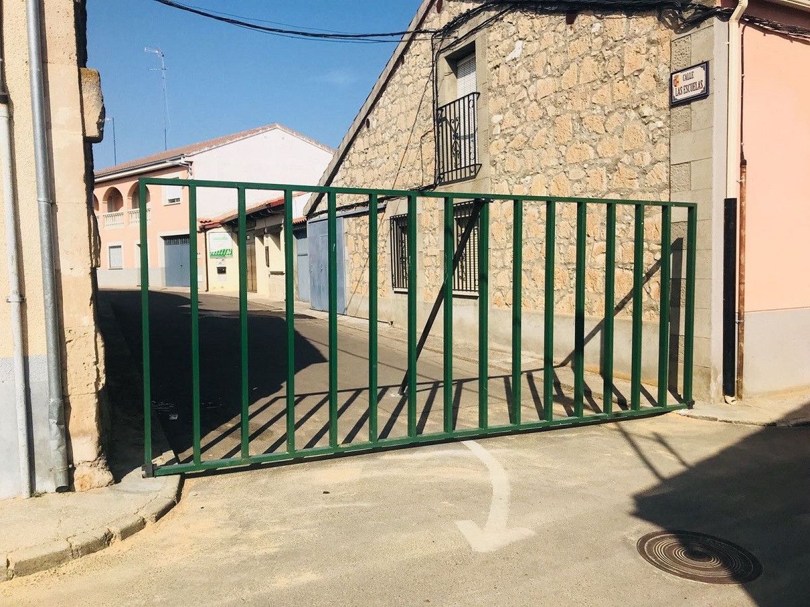 Calzada Ciudadanos valla problemas 2