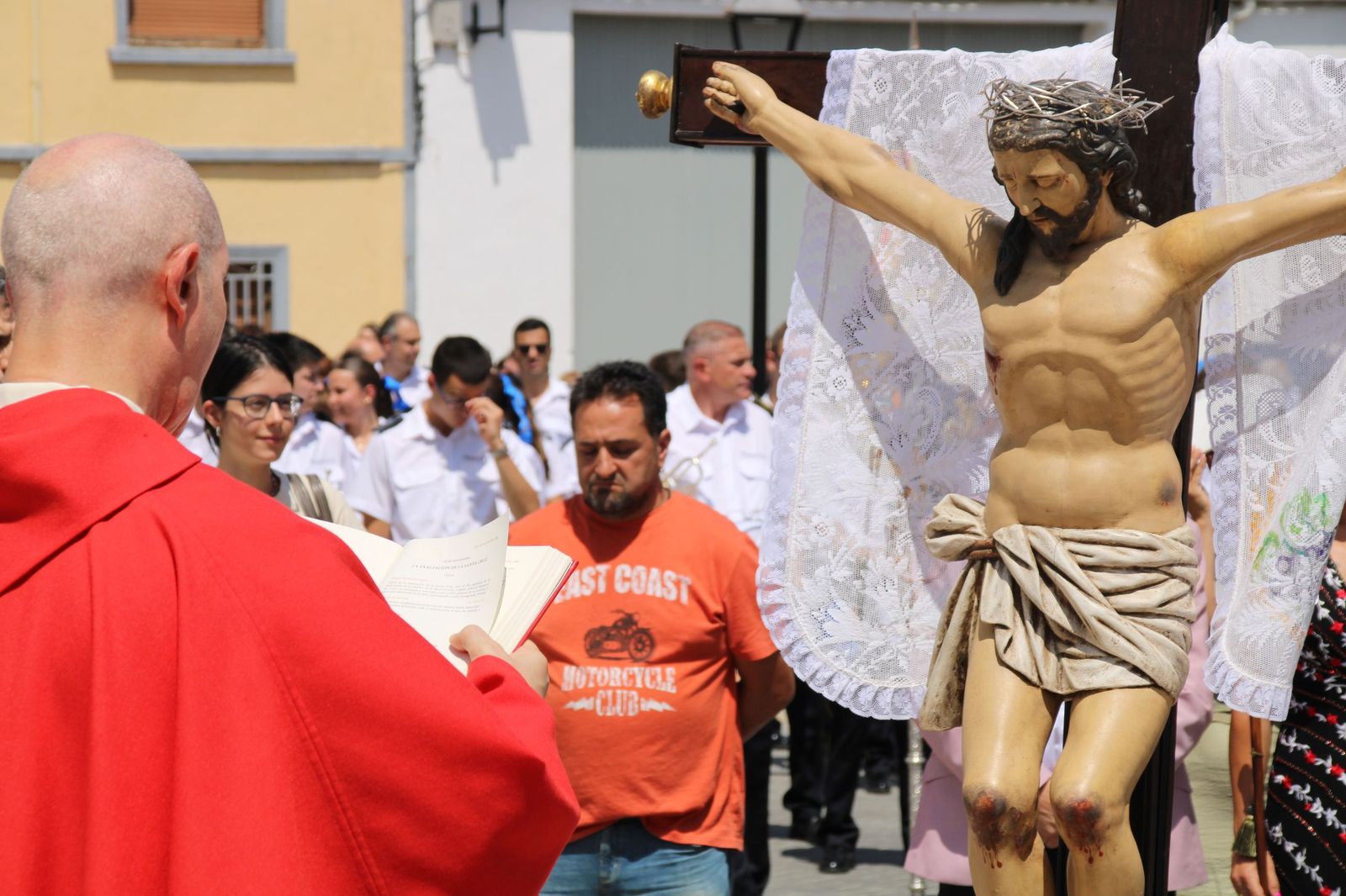 Procesión en honor al Cristo de las Batallas en Castellanos de Moriscos