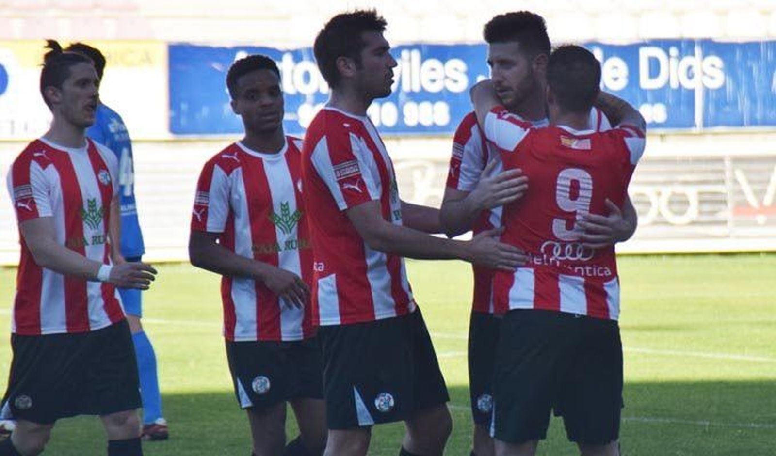 Los jugadores, felices por el resultado pero conscientes del mal juego