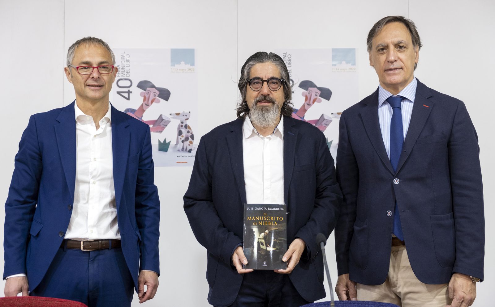 El alcalde de Salamanca, Carlos García Carbayo, y el rector de la Usal, Ricardo Rivero, junto a Luis García Jambrina