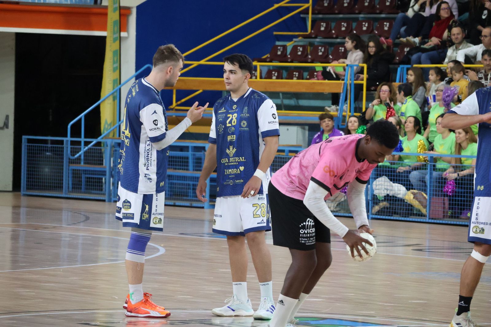 GALERÍA | El BM Zamora se juega consolidar el liderazgo frente a los asturianos del Auto-Center Principado Vetusta