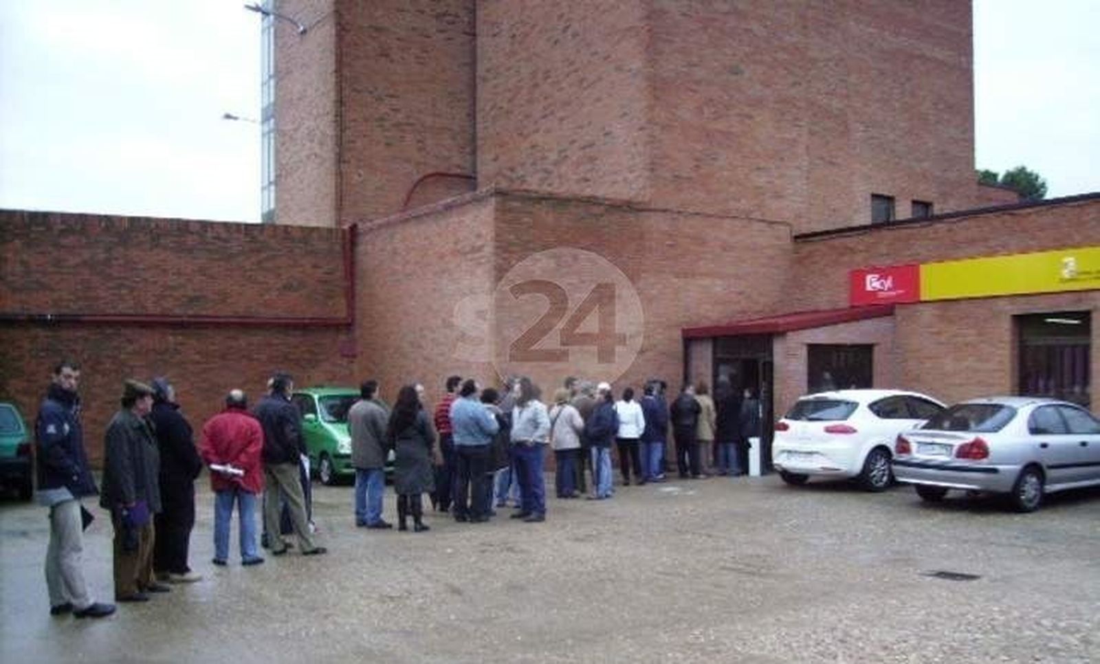 Descenso drástico también de los parados que buscan su primer empleo