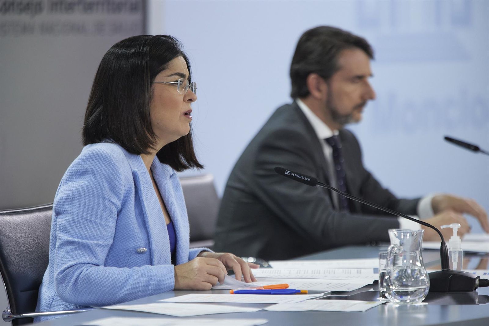 La ministra de Sanidad, Carolina Darias, y el director del Instituto Sanitario Carlos III, Cristóbal Belda, participan en la rueda de prensa posterior al Consejo Interterritorial del SNS, a 25 de mayo de 2022, en Madrid (España). - Jesús Hellín - Europa Press