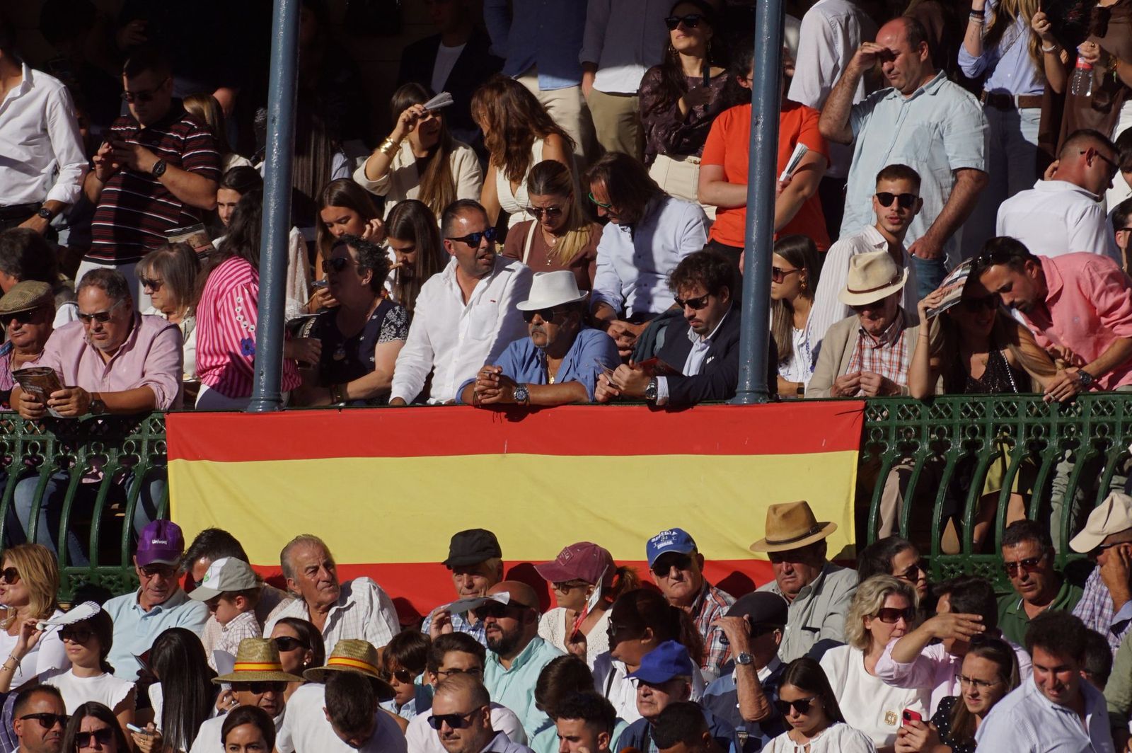 Así ha vivido la afición salmantina el adiós a la feria desde los tendidos: imágenes del ambiente en la corrida concurso