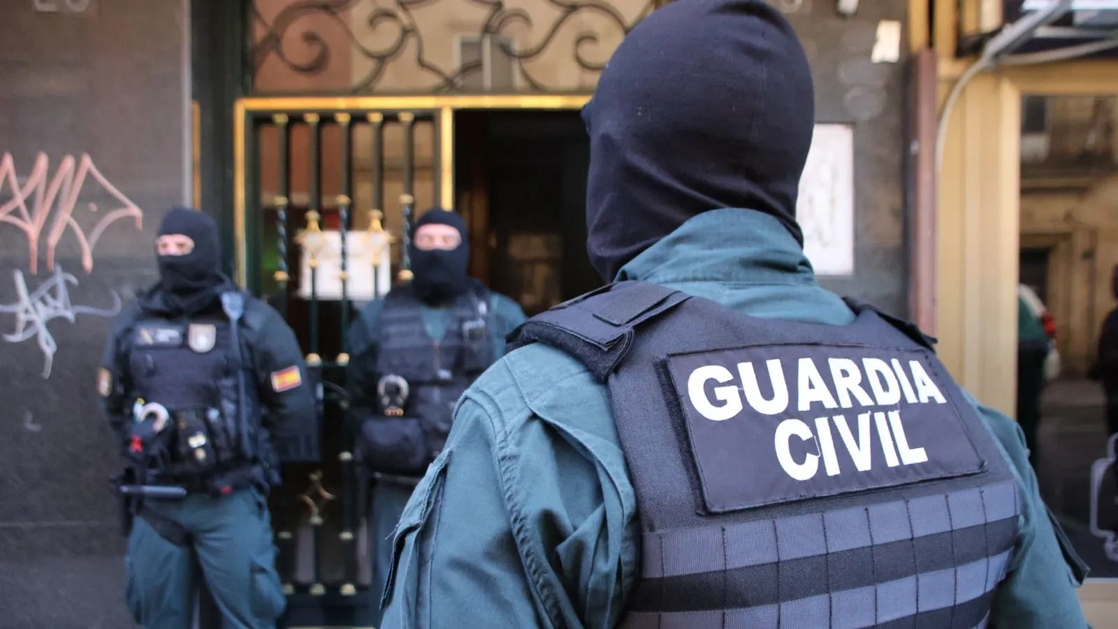 Redada de Guardia Civil en una propiedad de la calle Alfonso de Castro en Salamanca
