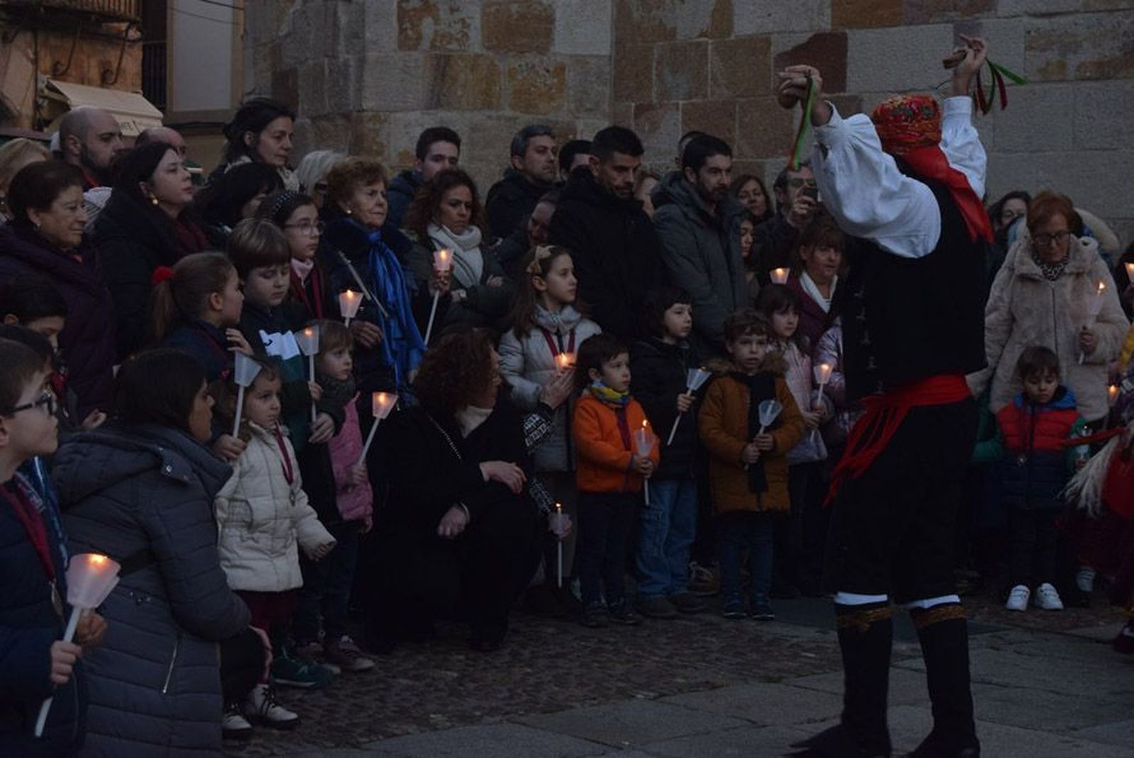 las-candelas-vuelven-a-unir-la-iglesia-de-san-juan-con-la-de-san-vicente-70