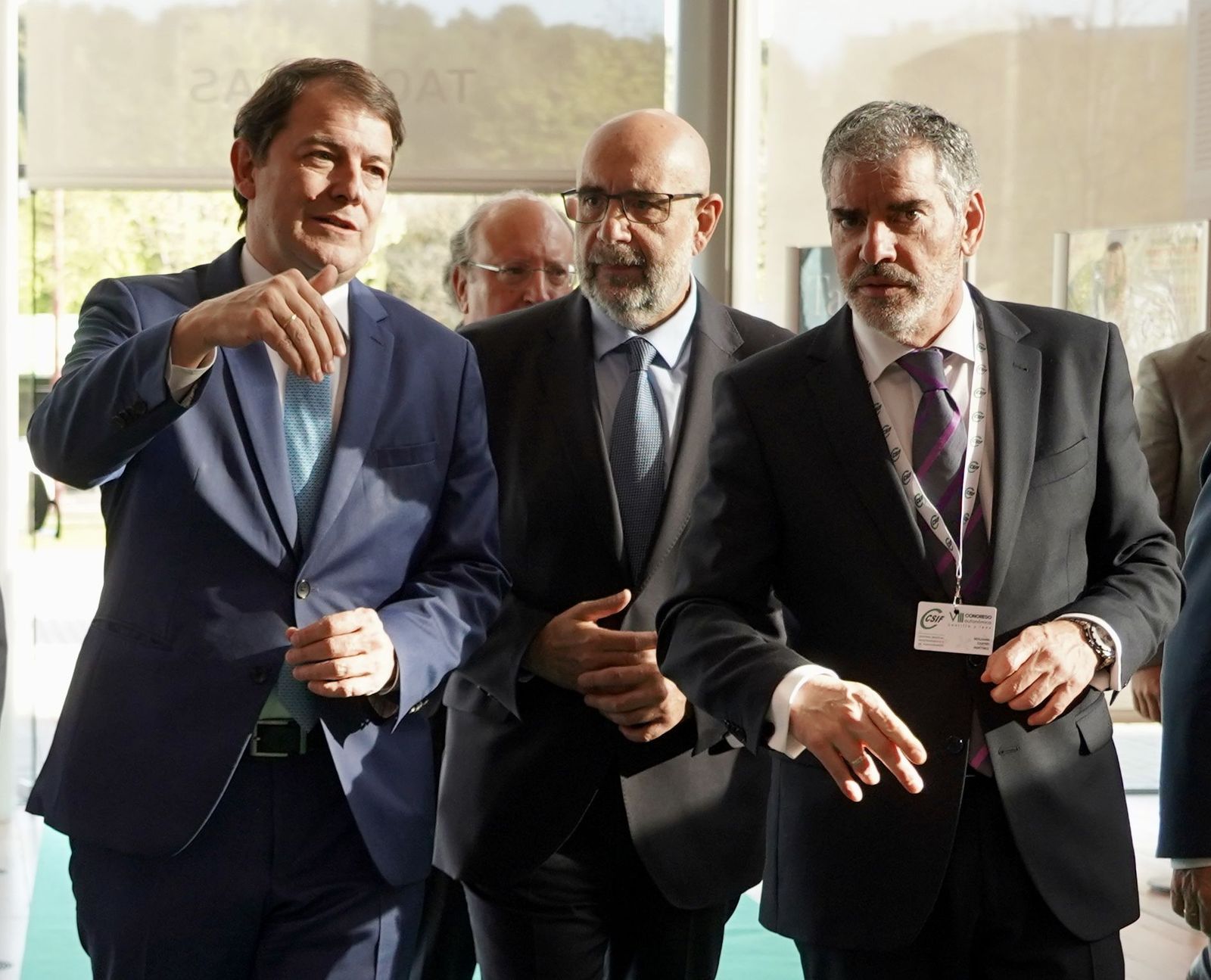 Alfonso Fernández Mañueco; el presidente nacional de CSIF, Miguel Borra, y el reelegido presidente autonómico de CSIF, Benjamín Castro | Foto: Agencia ICAL