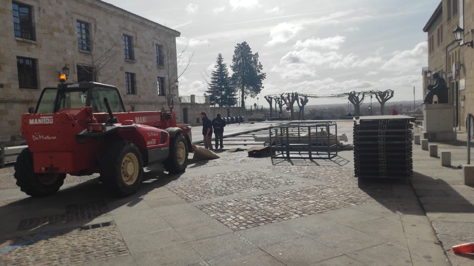 montaje-de-la-carpa-provisional-6