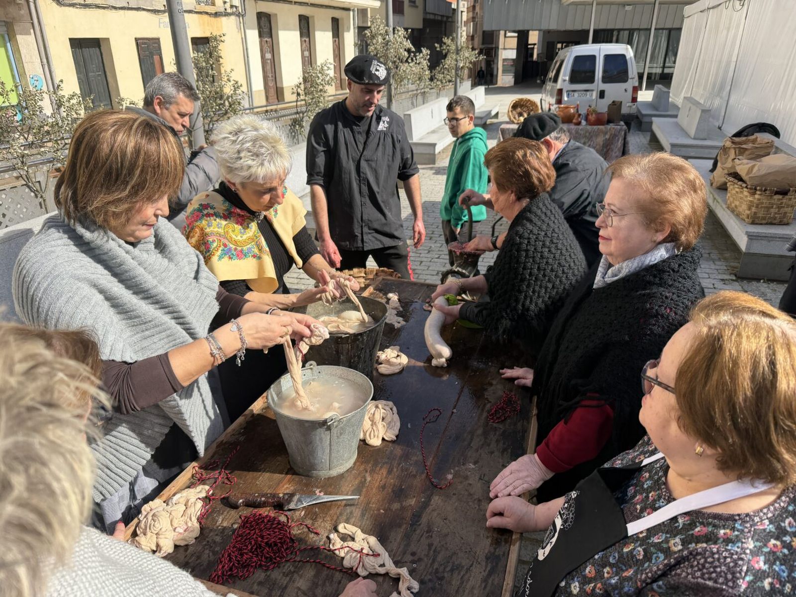 Guijuelo rinde homenaje a la tradición con su primer Mondongo y una comida popular para 400 personas