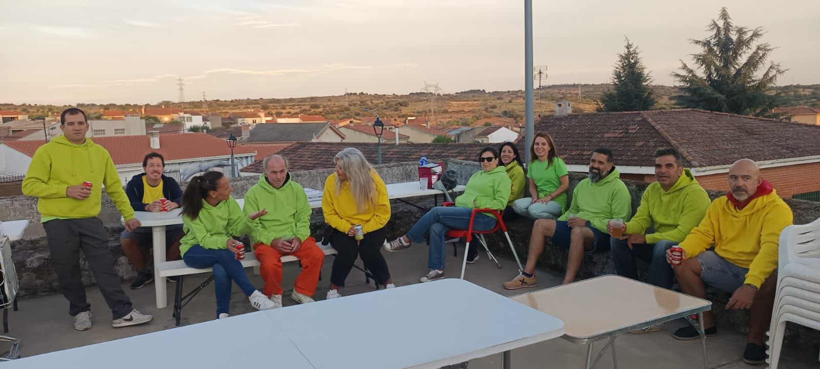 Los vecinos de Pereña de la Ribera se van de cena popular