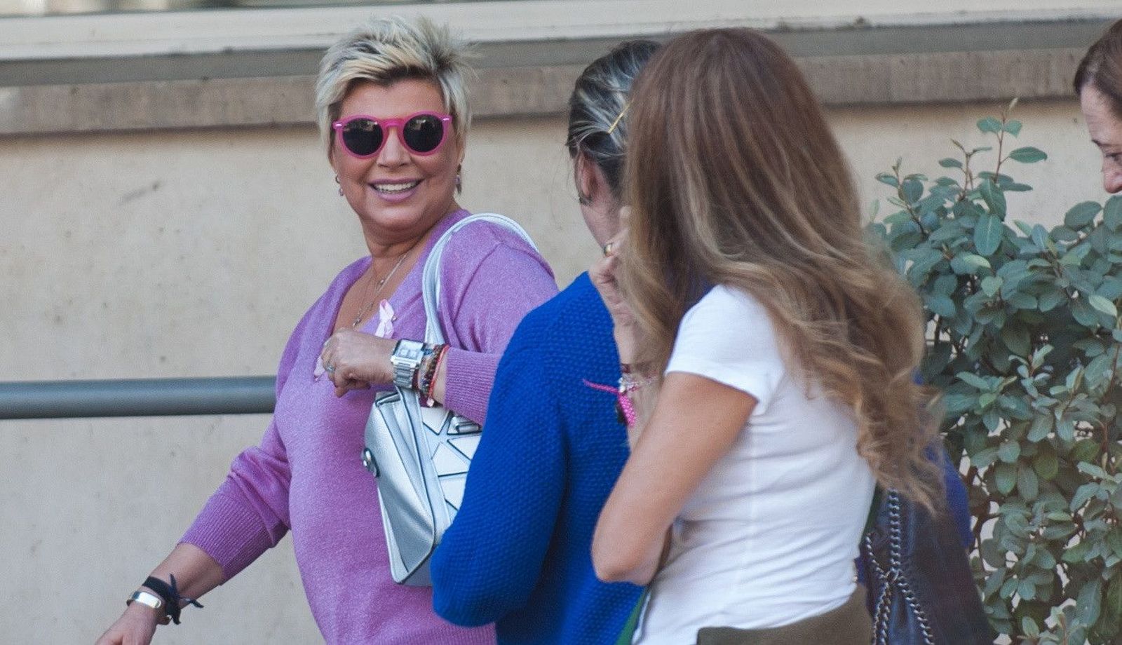 Terelu Campos en el preoperatorio con unas amigas