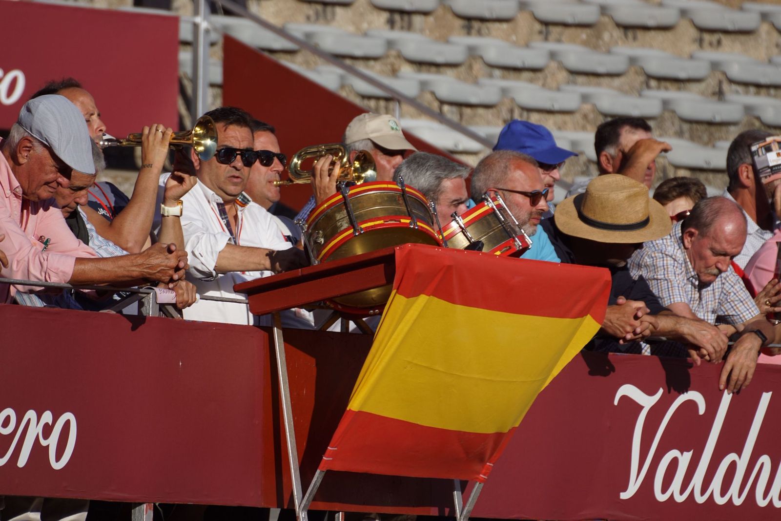 Así han vivido los salmantinos el primer festejo de la feria taurina 2025: imágenes del ambiente en los tendidos y en el patio de cuadrillas