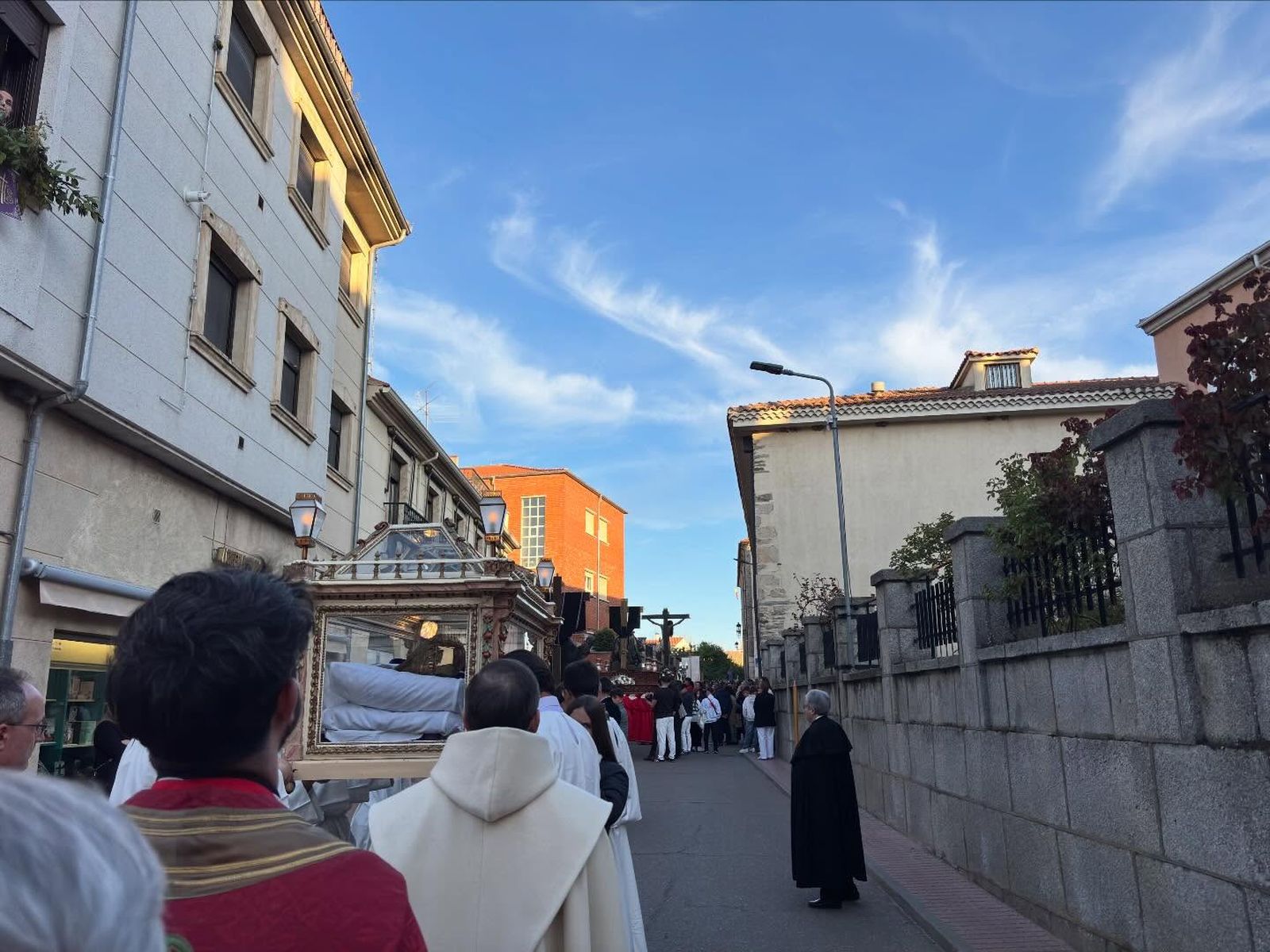 Alba de Tormes vuelve a vivir su Viernes Santo más especial con el Santo Entierro y sus trece pasos