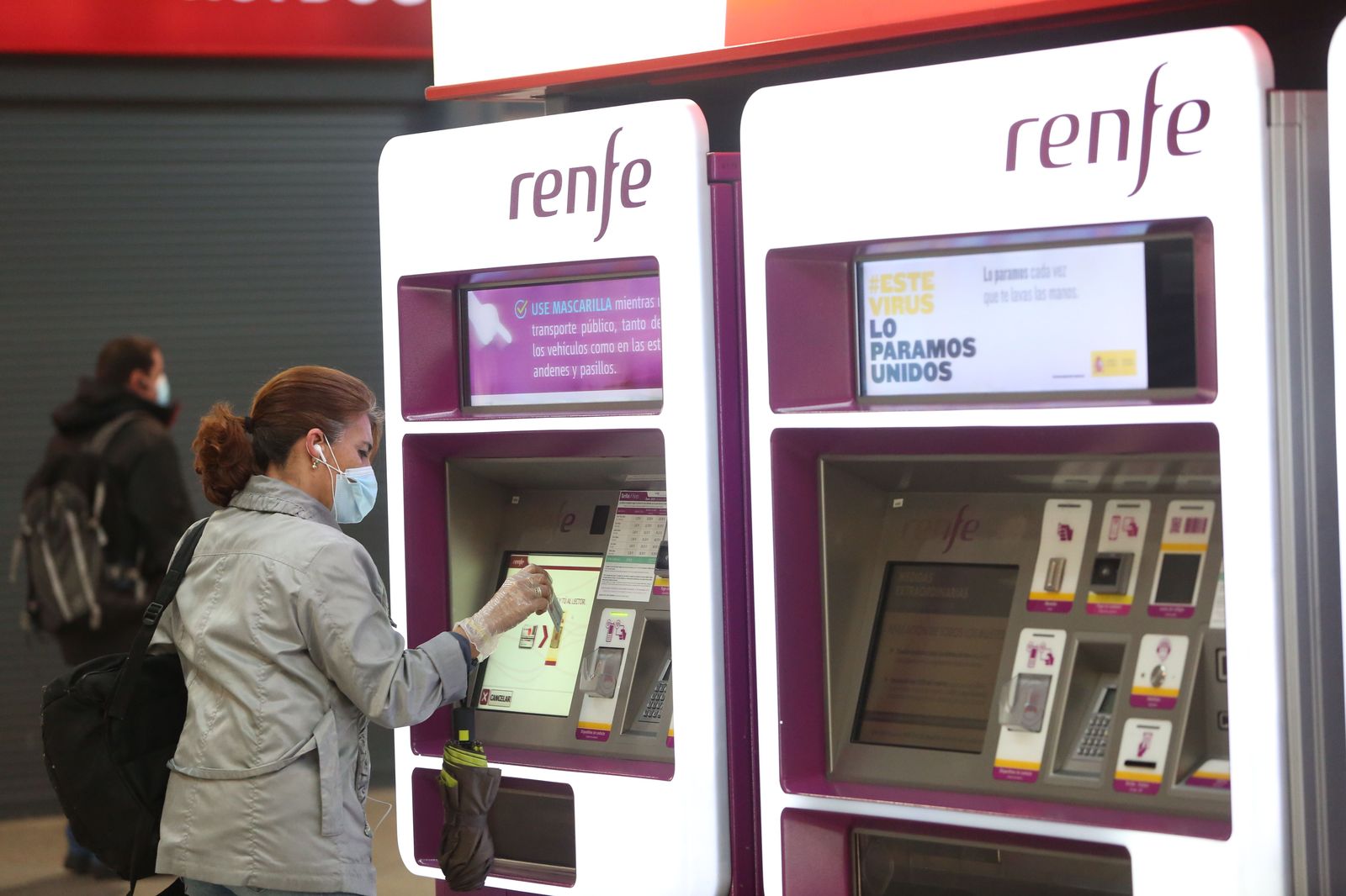 imagen de archivo, máquinas de billetes, renfe. EP