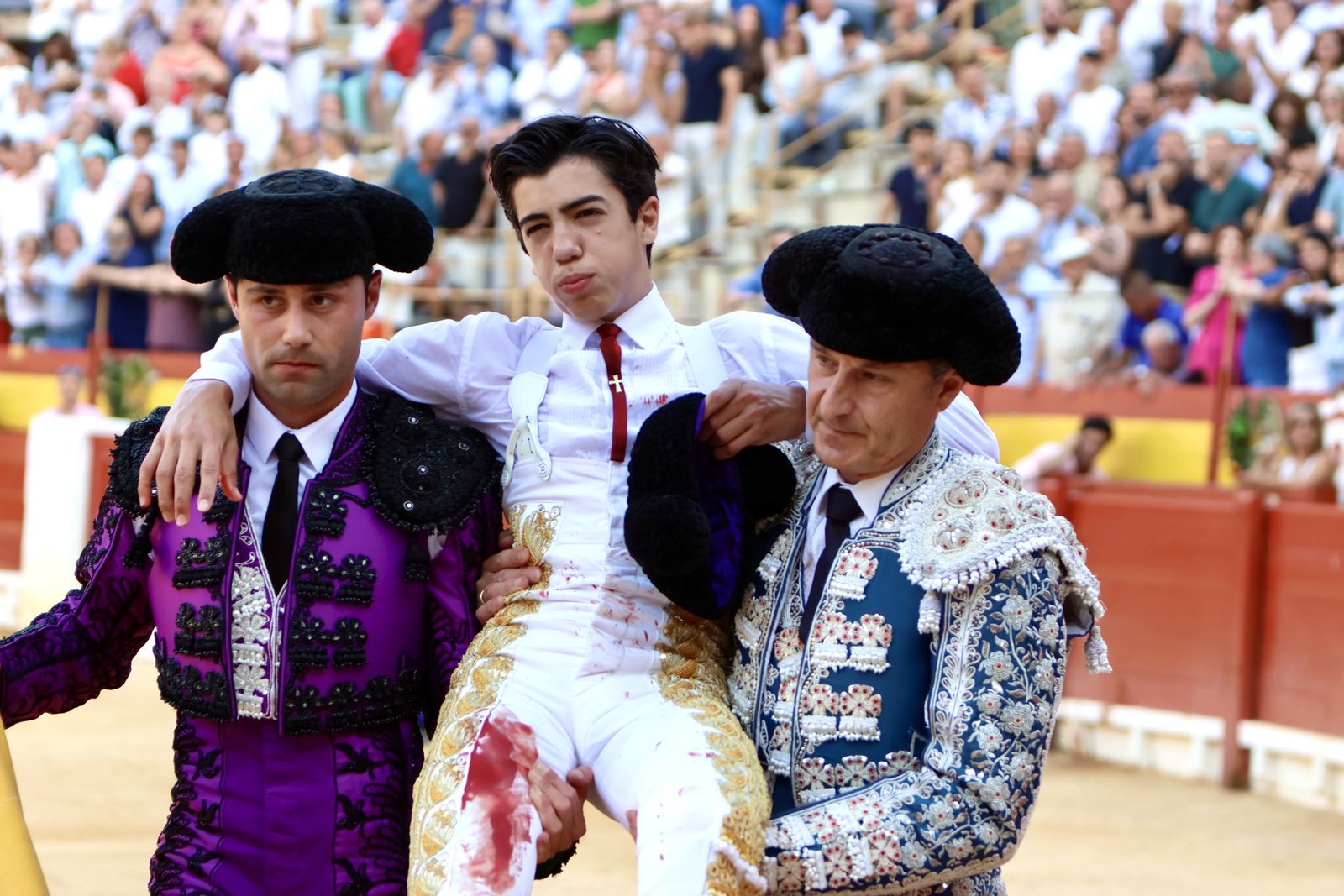 Cogida de Marco Pérez en la plaza de toros de Alicante