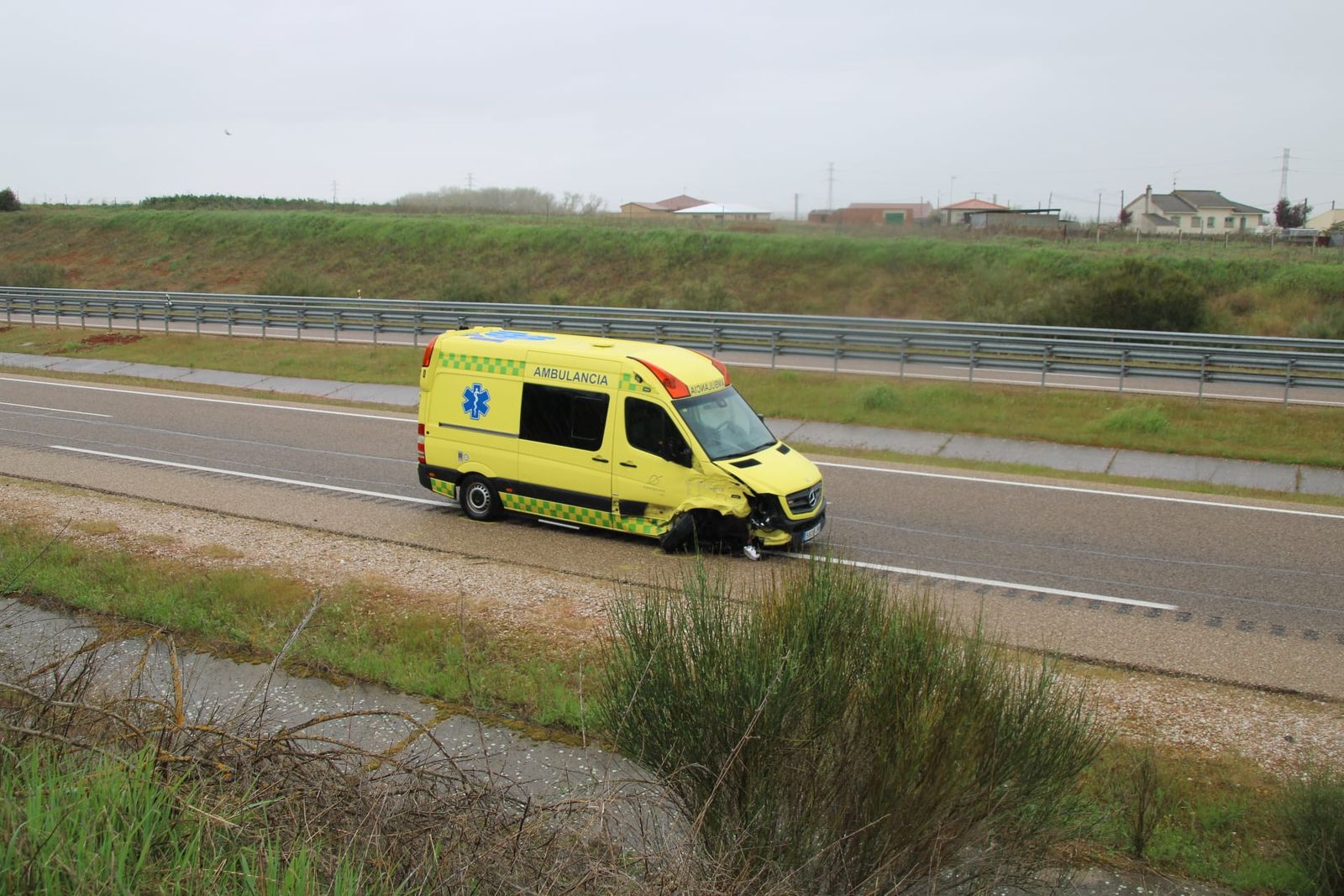 Herida una mujer tras una colisión entre un coche y una ambulancia