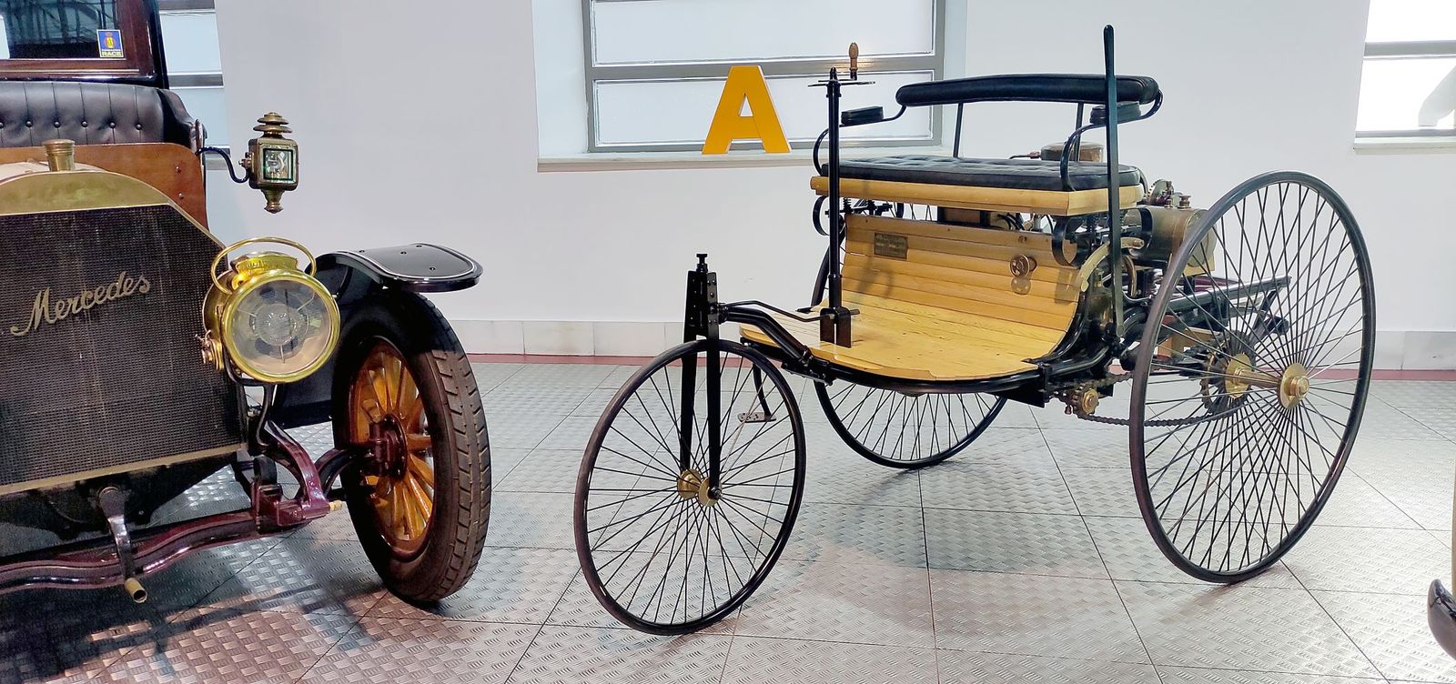 Réplica exacta del triciclo Benz del año 1886