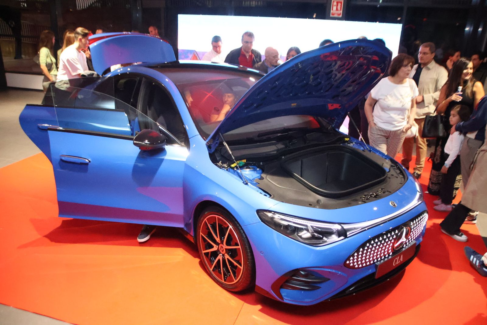 Presentación del nuevo Mercedes CLA 100% eléctrico en Adarsa Salamanca
