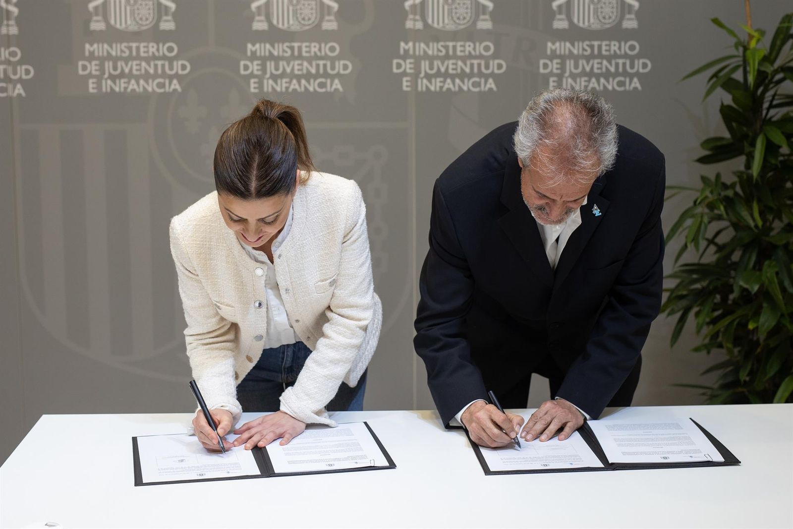 El Ministerio de Juventud e Infancia y Autismo España unen fuerzas contra el acoso escolar a menores con TEA