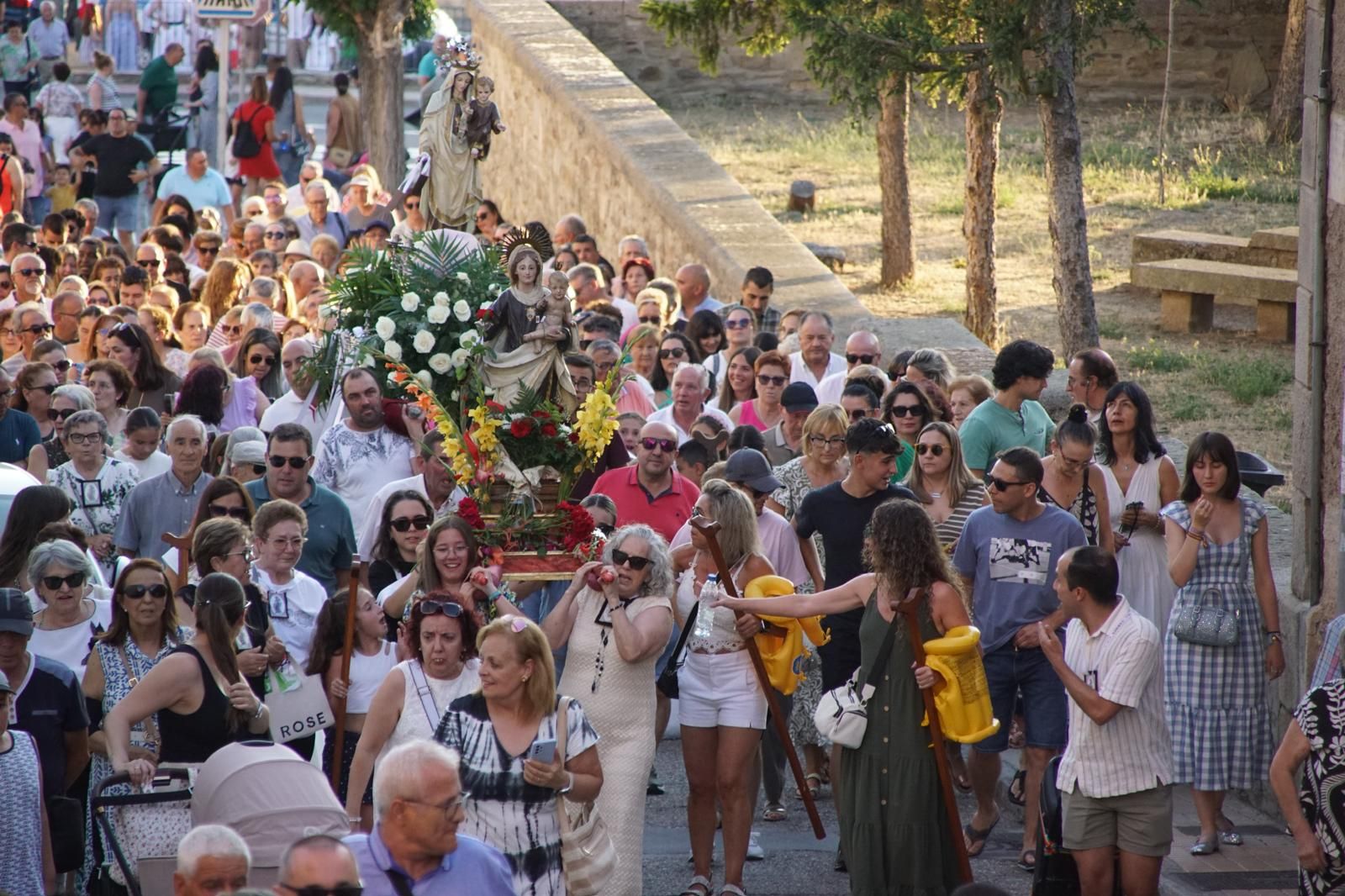 Procesión con la Virgen del Carmen por el río Tormes en Alba (1).jpeg