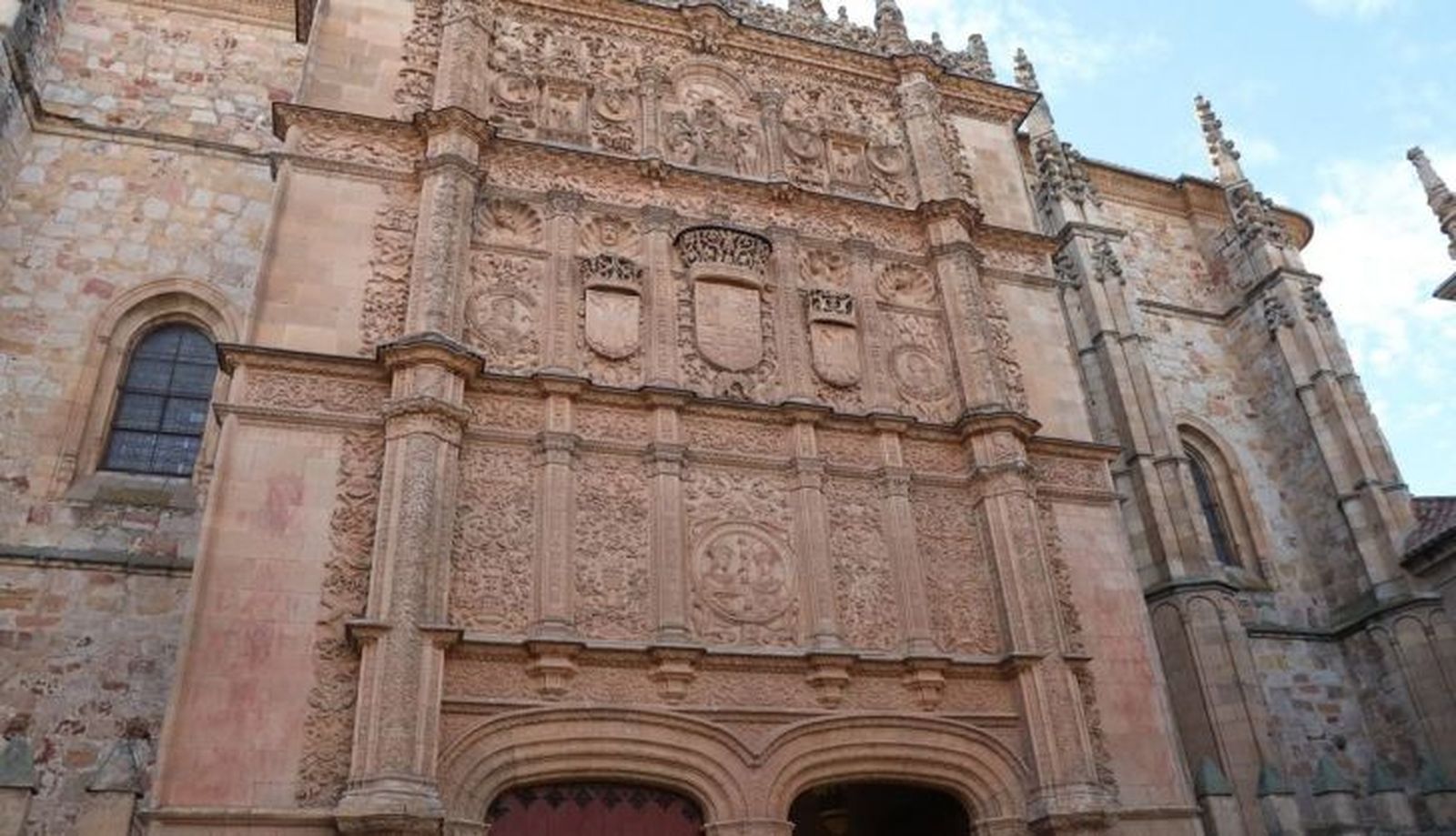 Fachada de la Universidad