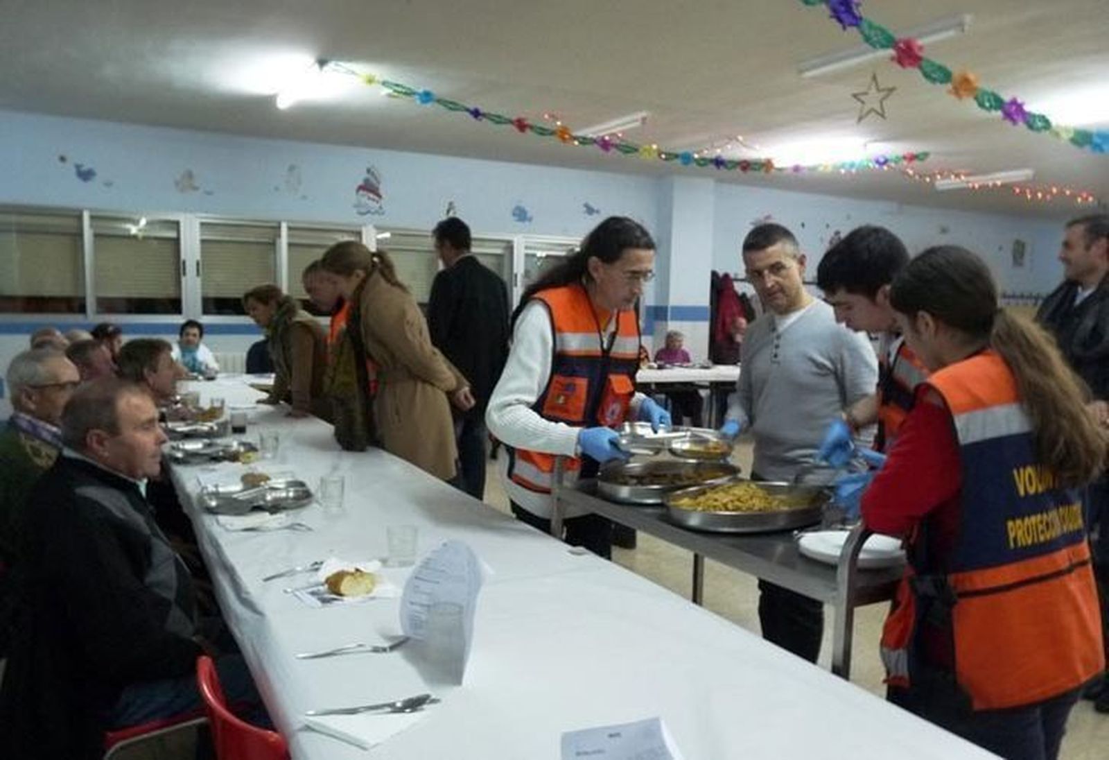 Más de cuarenta establecimientos colaboran con Protección Civil en la cena solidaria de Nochebuena