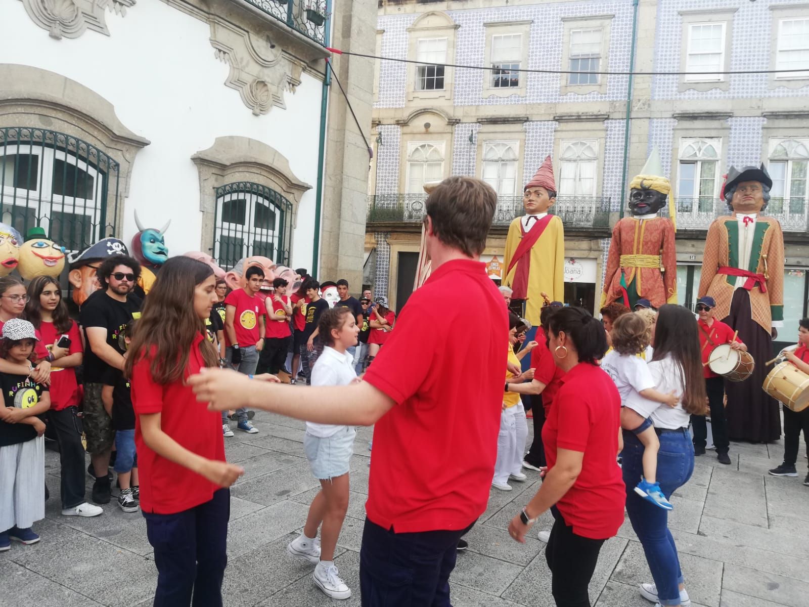 encuentro-cabezudos-y-gigantes-en-braga-portugal-17