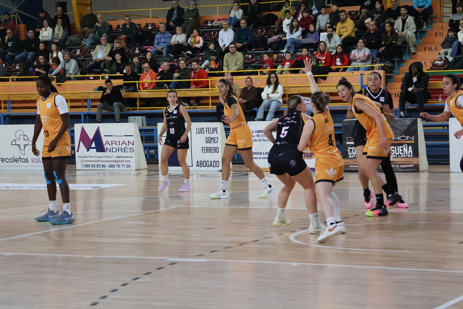 Partido entre CD Zamarat y Cajasol Baloncesto Sevilla