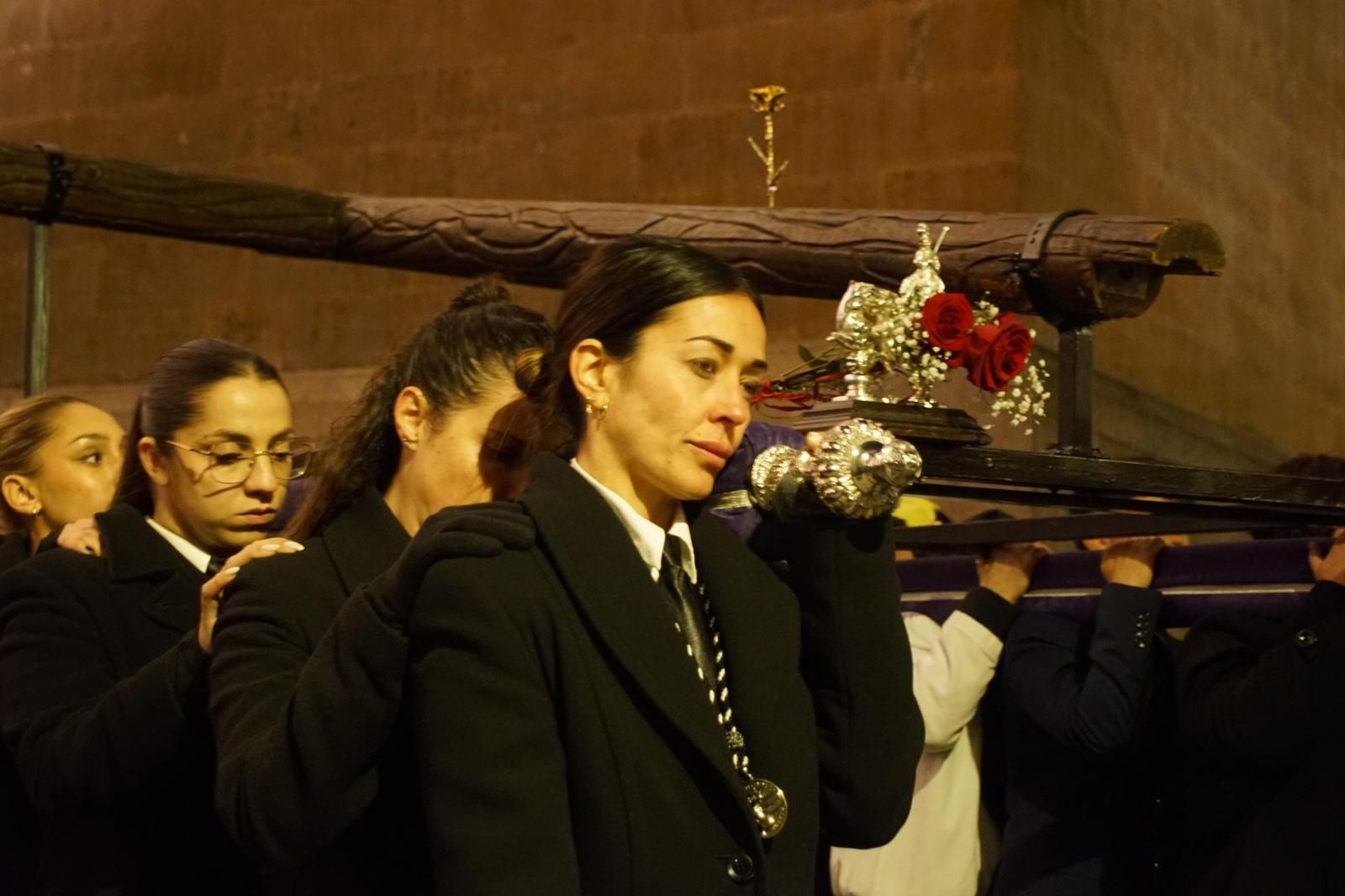 Las imágenes de la emotiva procesión de la Dominicana sin el Cristo de la Buena Muerte (1).jpeg