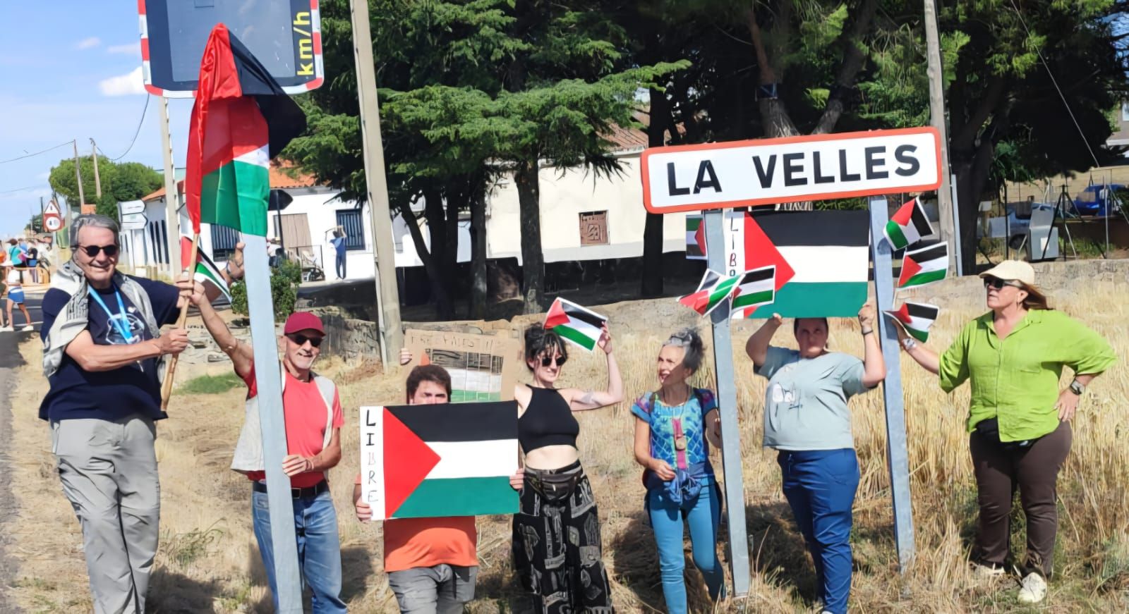 Protestas por Palestina al paso de la Vuelta Ciclista a España por Salamanca