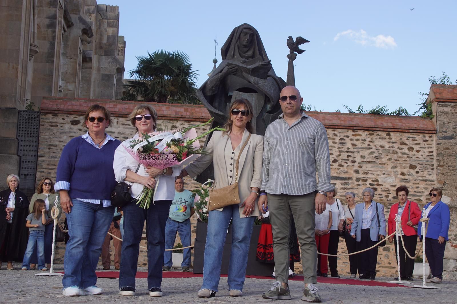 Ofrenda Floral a Santa Teresa en Alba de Tormes (22).jpeg