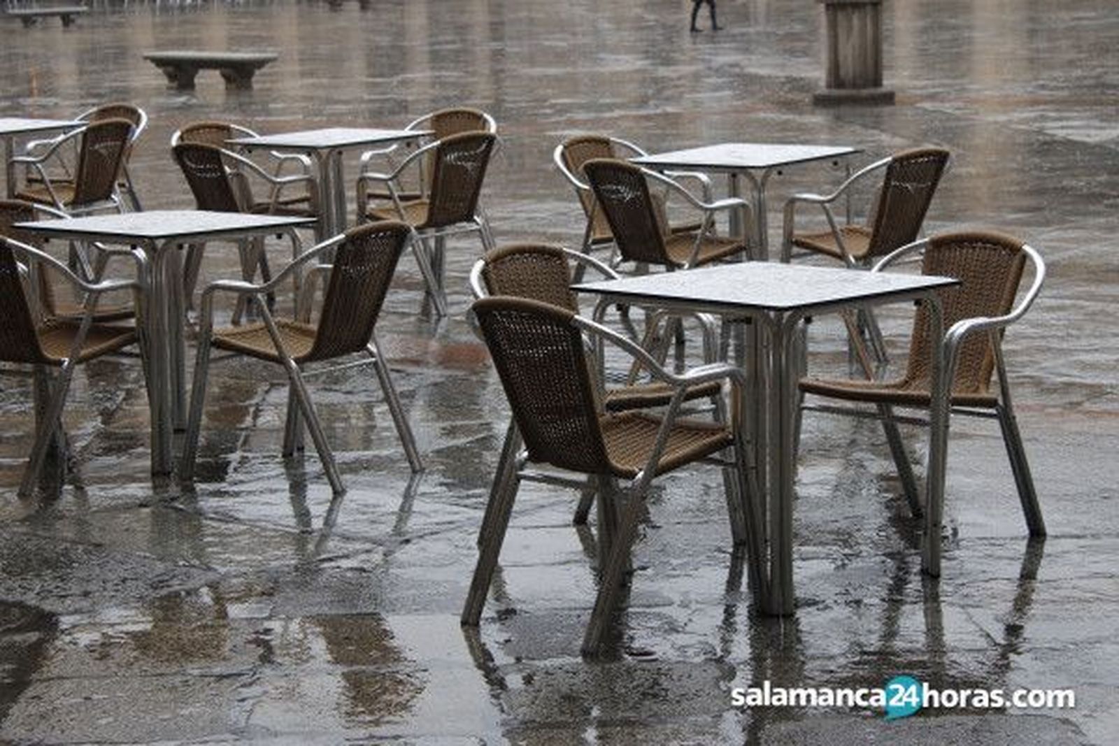 Tarrazas bajo la lluvia en Salamanca. Foto SALAMANCA24HORAS