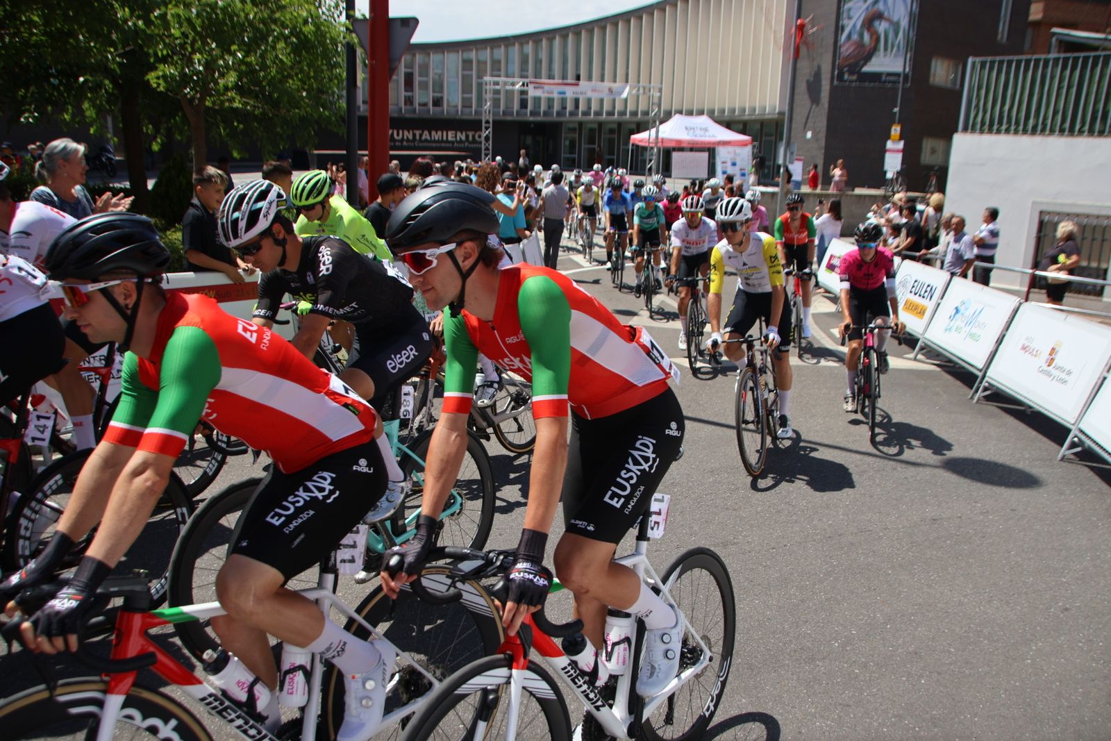 Salida II Vuelta Ciclista a Castilla y León Sub-23 y Élite