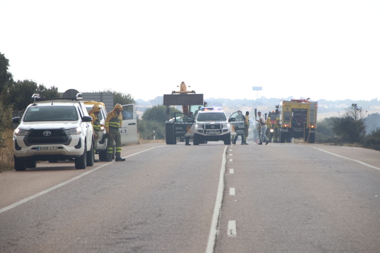 Un incendio de nivel 2 afecta al entorno rural de Martín de Yeltes